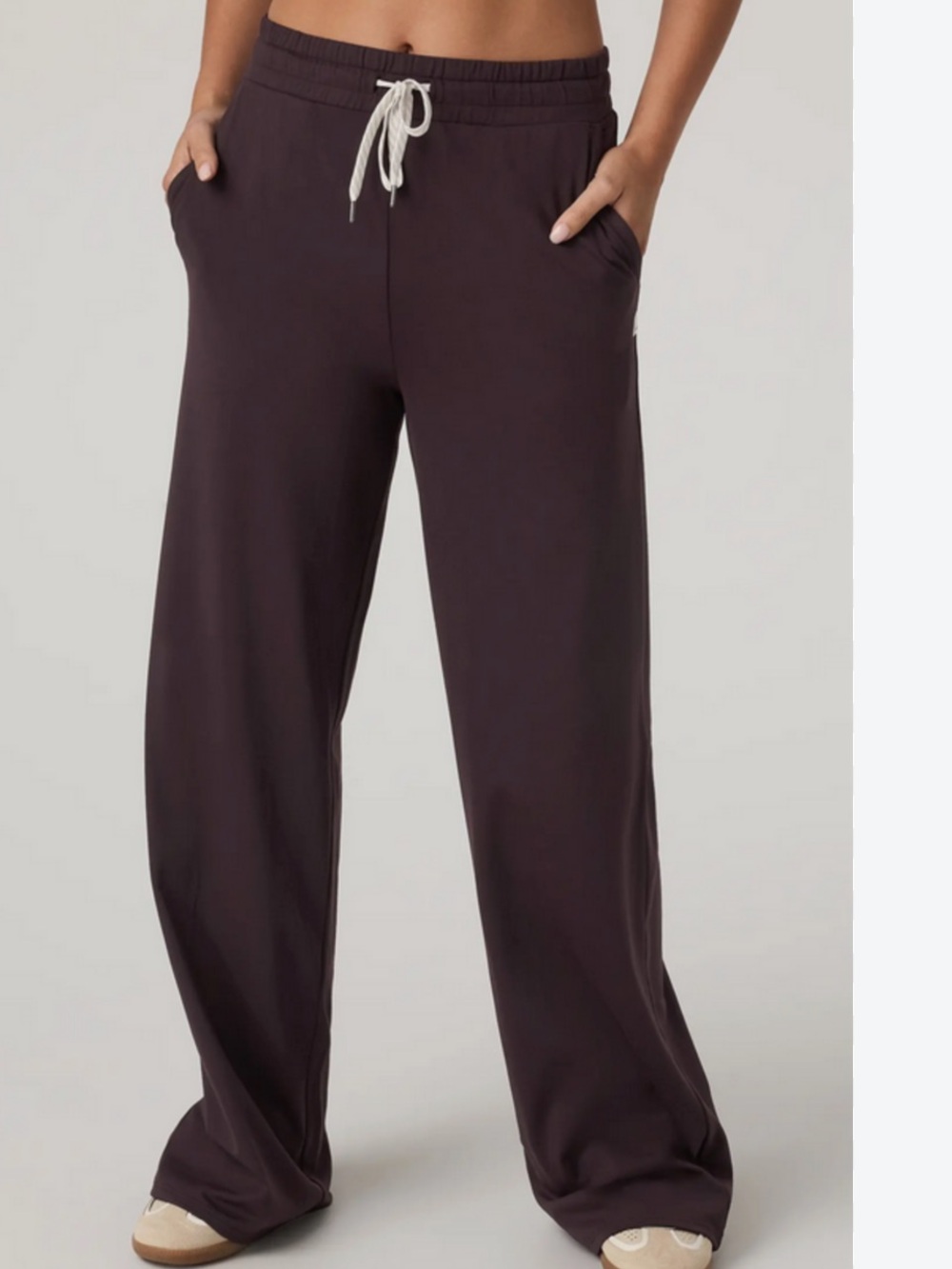 Vuori Halo Essential Wideleg Pant Raisin - Size Medium